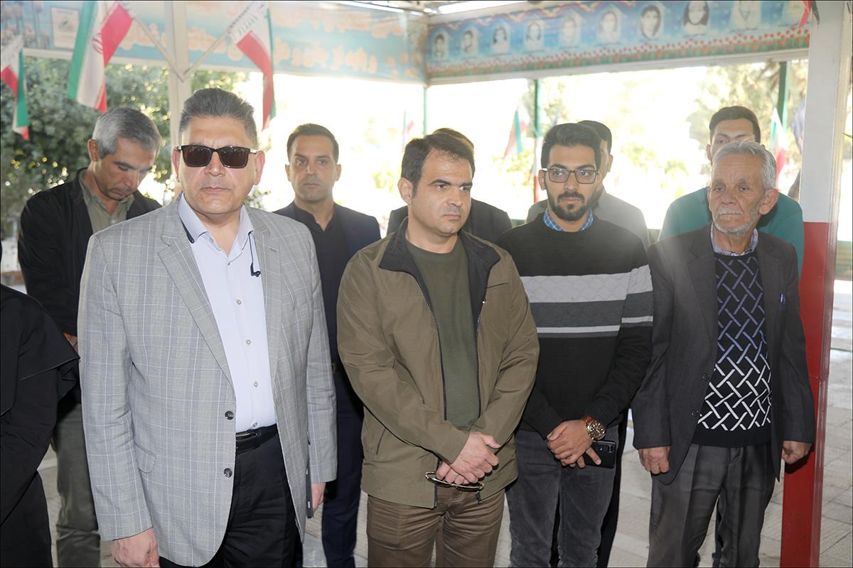 هفته بسیج/زیارت قبور شهدا 1