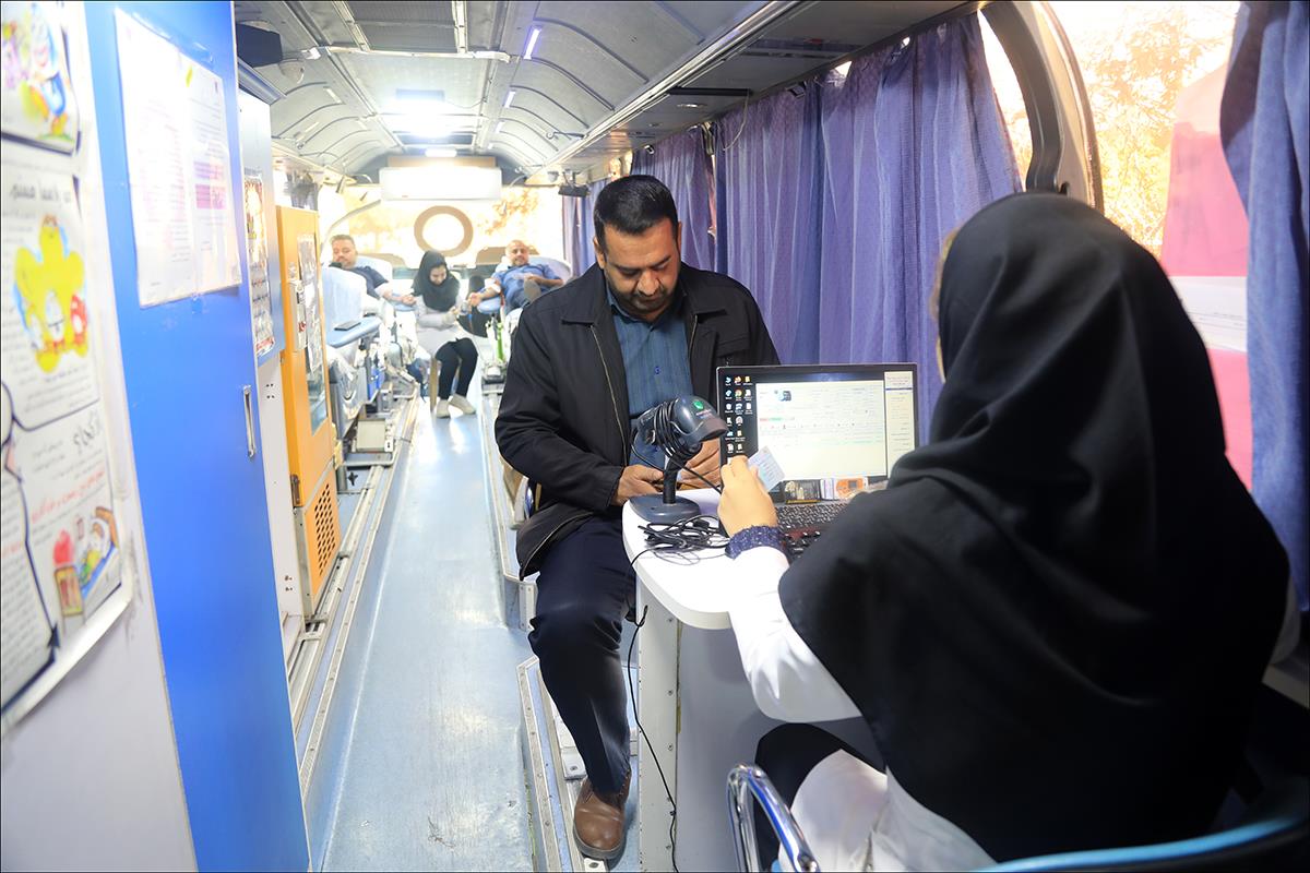 اهدای خون کارکنان بهداشت و درمان صنعت نفت فارس به مناسبت دهه فجر انقلاب اسلامی 2