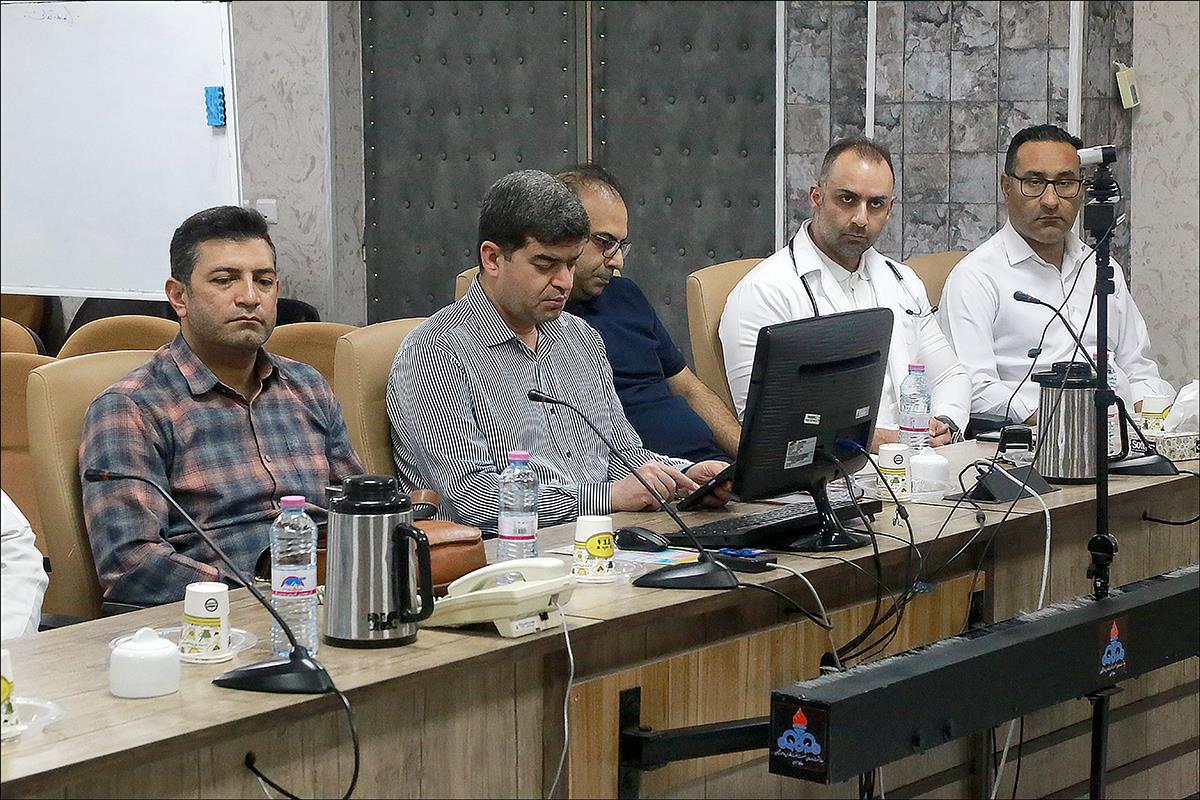 نشست هم اندیشی رییس بهداشت و درمان صنعت نفت فارس با پزشکان عمومی 2