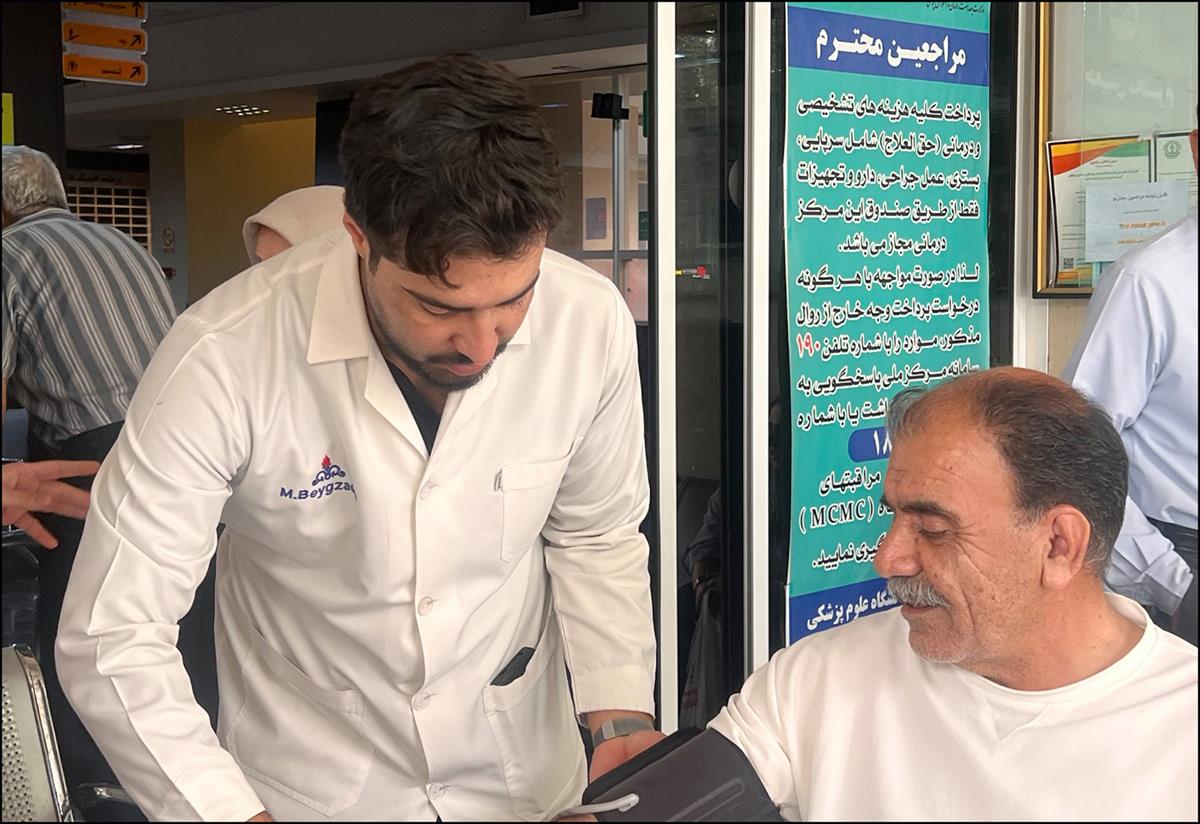 هم‌افزایی واحدهای درمانی در ترویج فرهنگ فرزندآوری/ برپایی میز خدمت سلامت در سه مرکز درمانی منطقه فارس 6
