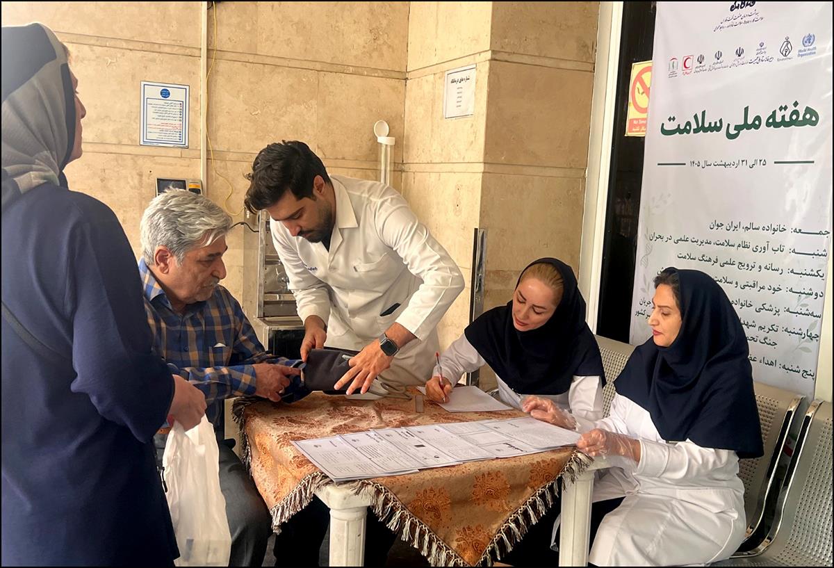 هم‌افزایی واحدهای درمانی در ترویج فرهنگ فرزندآوری/ برپایی میز خدمت سلامت در سه مرکز درمانی منطقه فارس 4