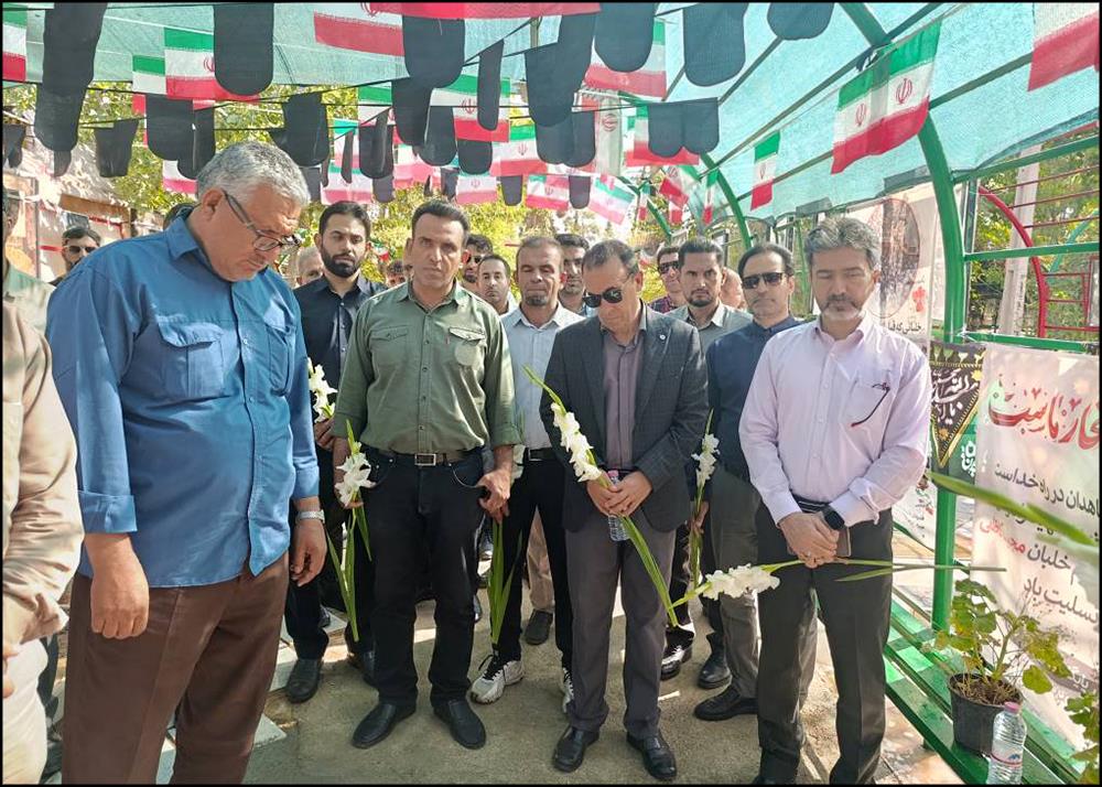 تجدید میثاق با شهدای دفاع مقدس؛ گلباران قبور شهدای جنگ رمضان در صنعت نفت فارس 9