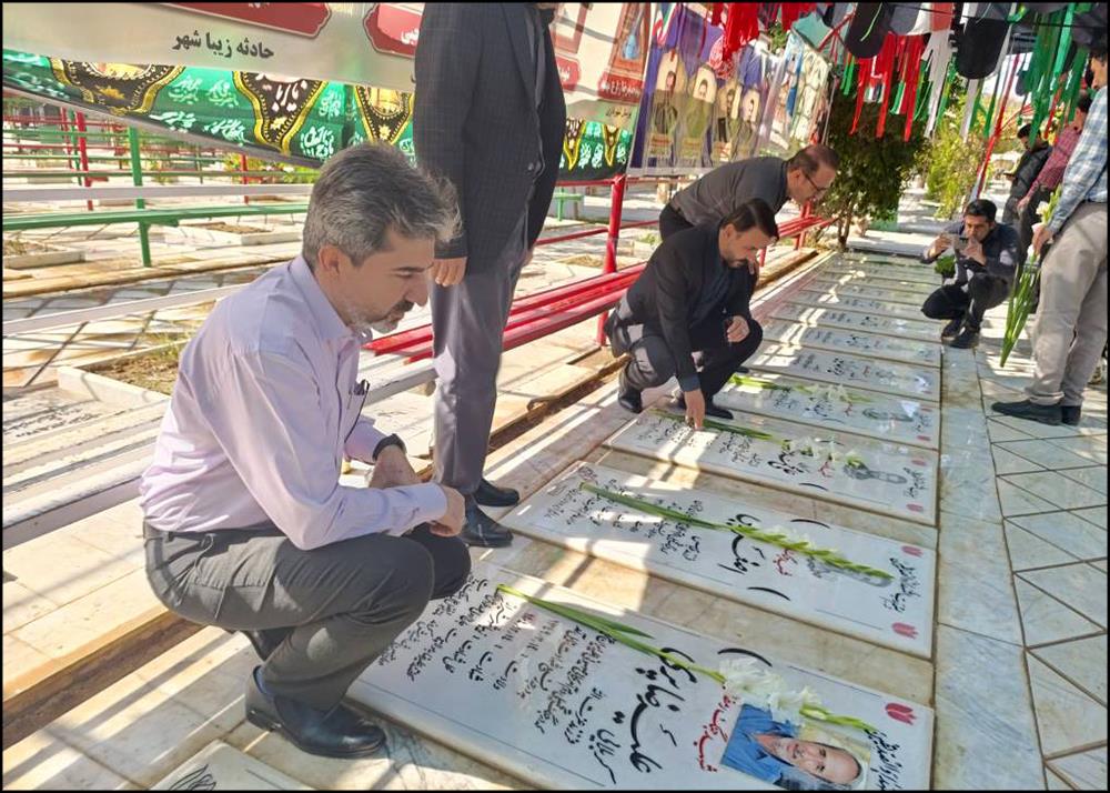 تجدید میثاق با شهدای دفاع مقدس؛ گلباران قبور شهدای جنگ رمضان در صنعت نفت فارس 5